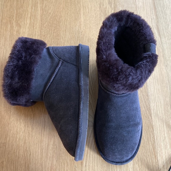 BearPaw Like New  “Abby” Chocolate Suede Boots - Picture 11 of 12